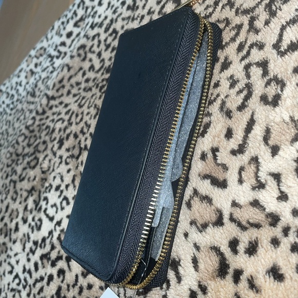 Women’s Michael Kors Wallet - Picture 3 of 8